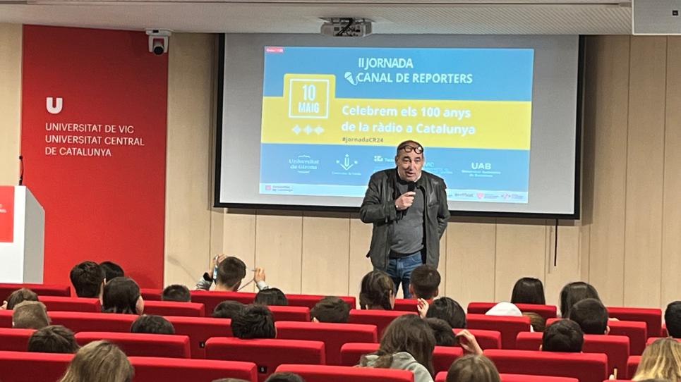 Josep Burgaya, donant la benvinguda a Canal Reporters