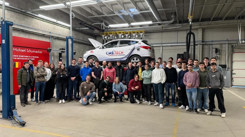 Estudiants del curs Hydrogen Automotive a Bèlgica