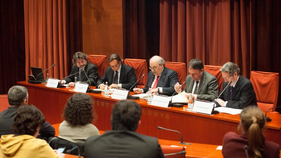 Signatura de l'acord al Parlament de Catalunya el 30 de gener de 2014