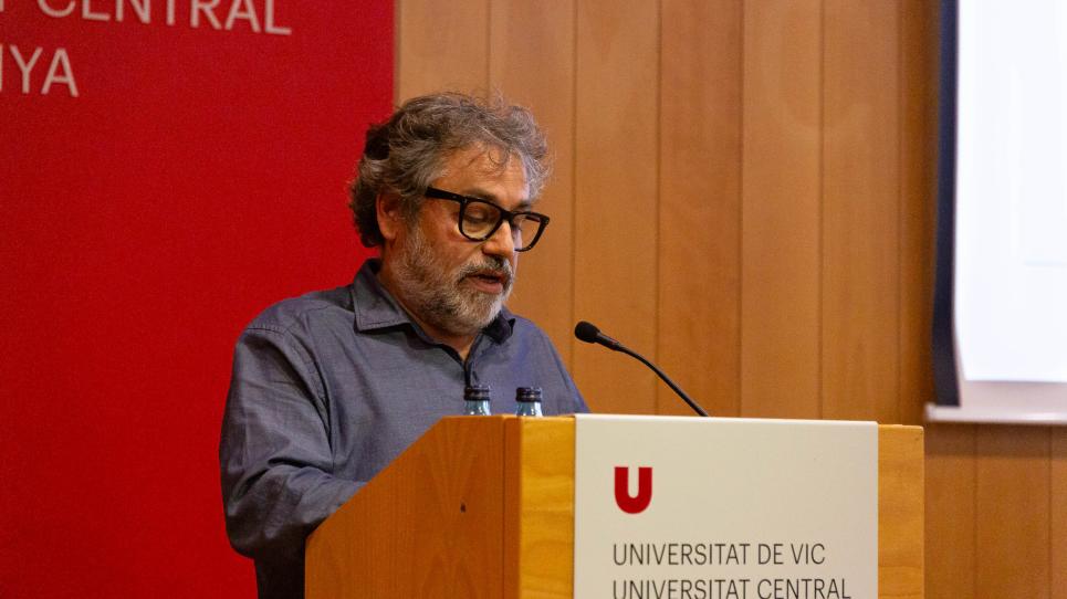 Josep Lluis Garcia durant la intervenció al Claustre
