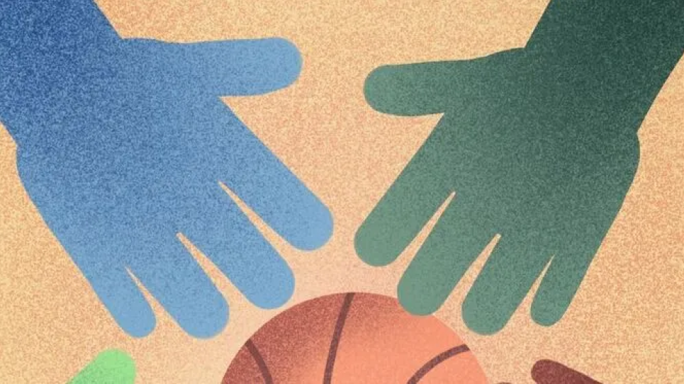 El dibuix de dues mans de colors estirades per agafar una pilota de bàsquet