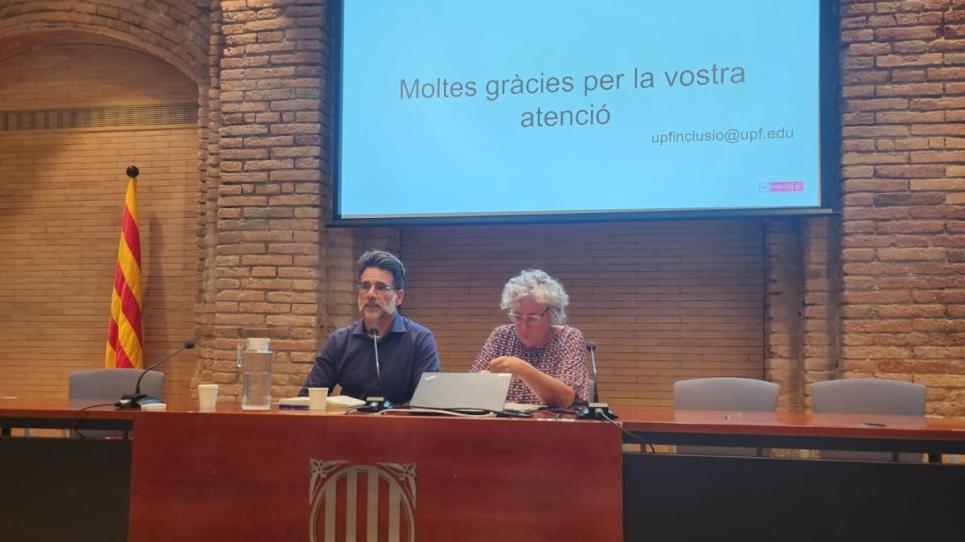 La Sra. Magda Casamitjana i el Dr. Salvador Simó en la Jornada sobre la promoció de la salut mental als campus universitaris, celebrada a la Generalitat de Catalunya.