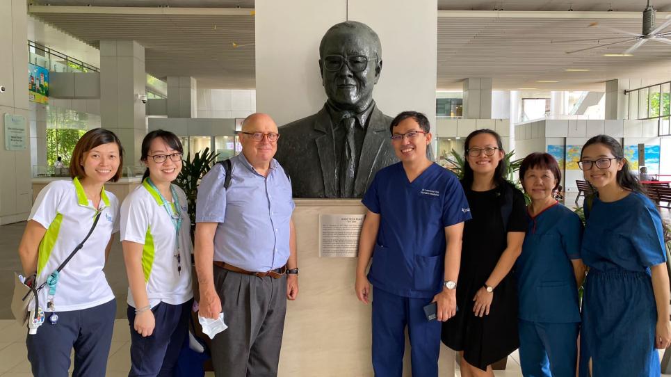 El Dr. Gómez-Batiste a Singapur