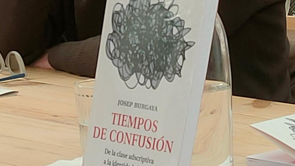 Josep Burgaya en la presentació de Tiempos de Confusión