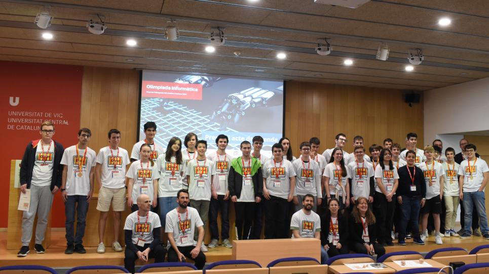 Participants a l'Olimpíada d'Informàtica Catalana, amb membres de l'Olcat i de la UVic-UCC