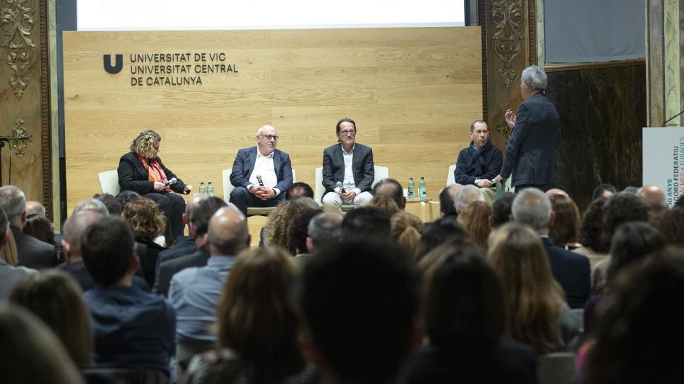 Marina Geli, Jordi Baiget, Antoni Llobet i Javier Peña, durant la conversa entre directors generals de les quatre fundacions