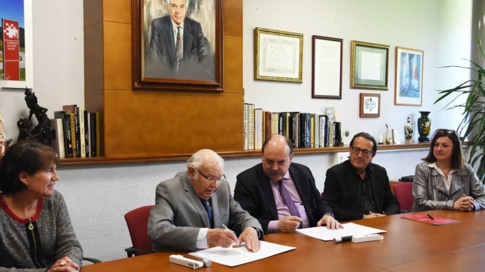 Firma del conveni entre la UVic-UCC i la fundació Eduard Soler