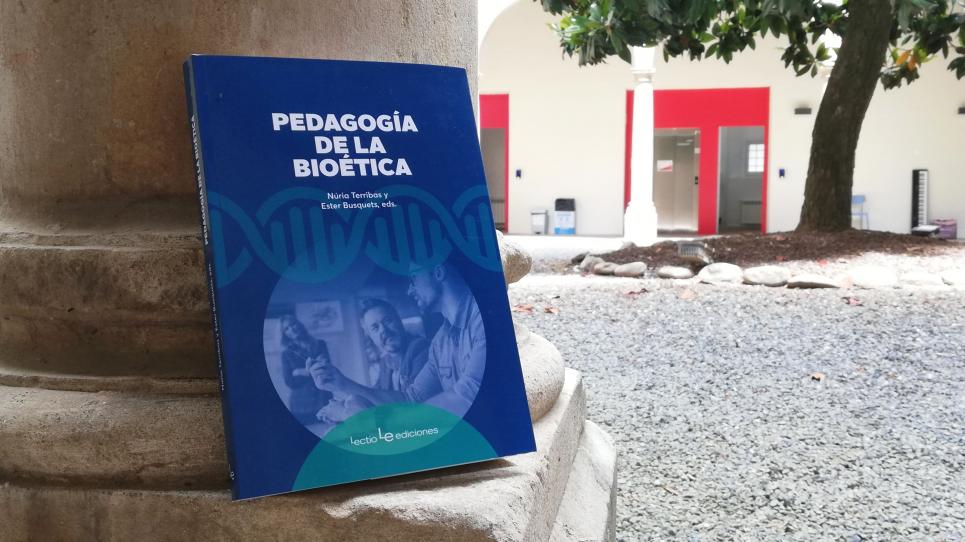 El valor de la formació ètica dels sanitaris es posa en relleu amb el llibre ‘Pedagogía de la Bioética’