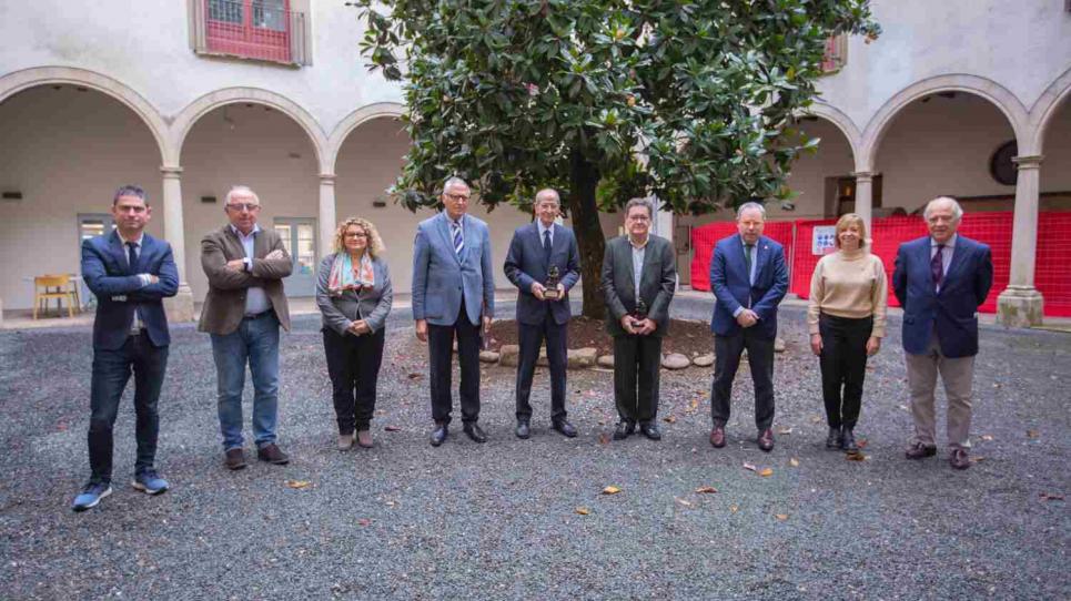 Foto de grup amb Jaume Portús i Pere Soley, homenatjats