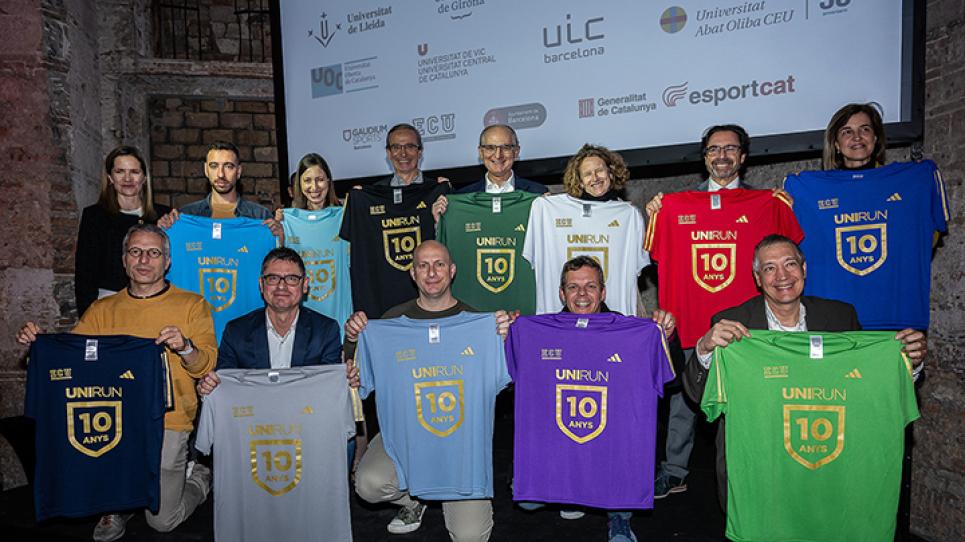 Presentació de les samarretes de les dotze universitats participant